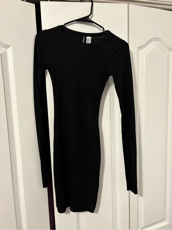 H&M Dresses & Skirts - Black Long-Sleeve Bodycon Dress -